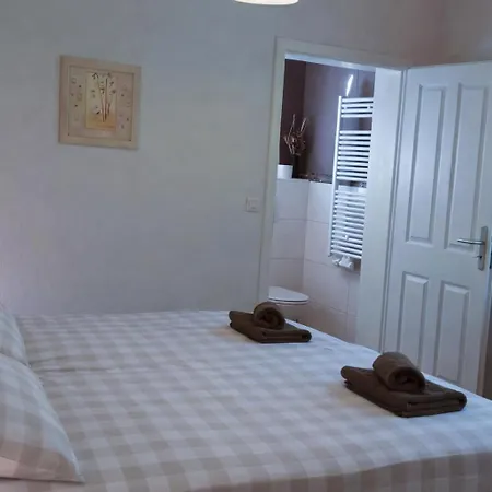 Wald Uessbach アパート アルフ